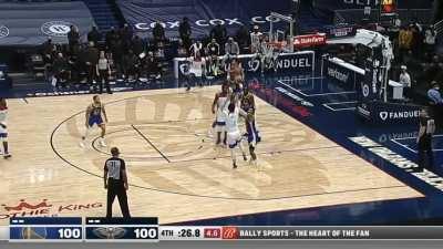 [Highlight] Lonzo drills a step back mid-range jumper to put the Pels up 2 with 25.3 left