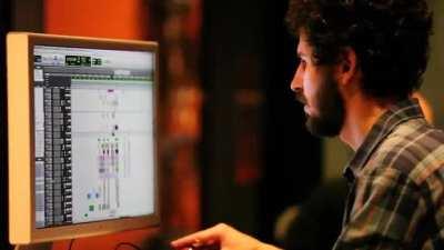 Linkin Park just uploaded the Making-Of of A Thousand Suns in HD!