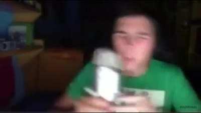 Willyrex cantando en chino tremendo temazo 😎