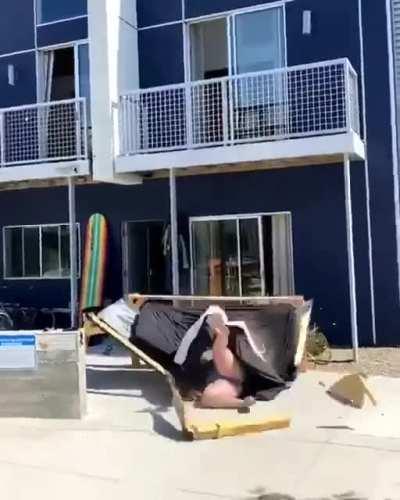 Humpty Dumpty sat on a wall, Humpty Dumpty had a great fall