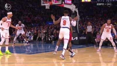 [Highlight] Mitchell Robinson rises high to deny Lowry's floater attempt.