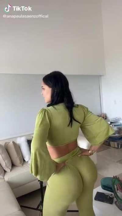 Soft & Jiggly No.584 😍🍑