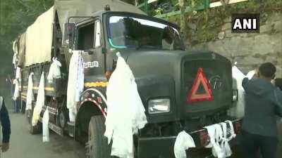 #WATCH Himachal Pradesh: Members of Tibetan community in Shimla cheer for security forces as they leave for LAC along India-China border in Himachal Pradesh and Ladakh.