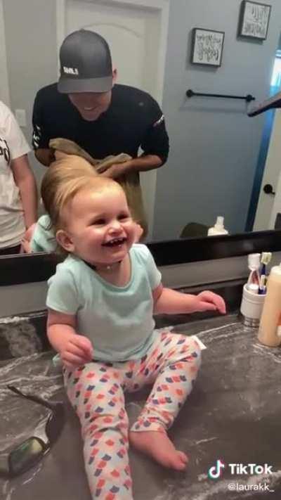 Baby dies after seeing her dad has shaved