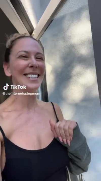 Cherie Deville @theinternetsstepmom