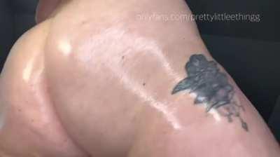 I love a oiled fat ass