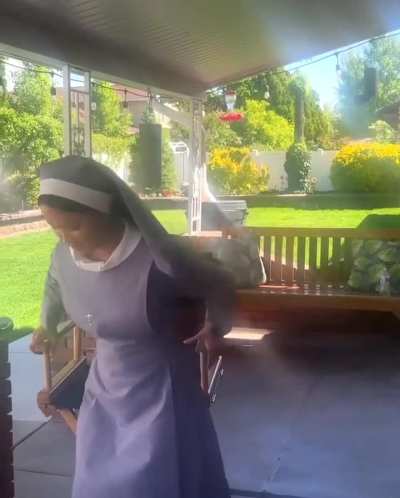 Having fun with Harvey Guillen (IG 05/2025)