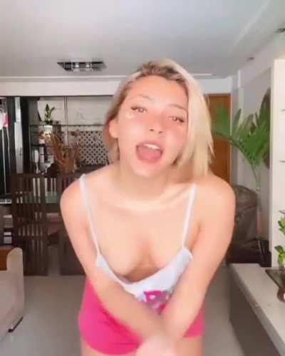 Taynara Cabral (quase paga peitinho)