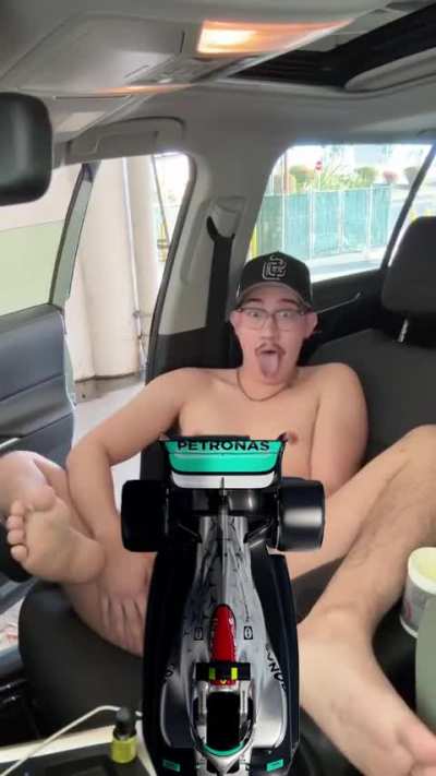 Twitter Goon wants Police to catch him gooning