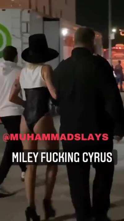 Miley Ass Grab!
