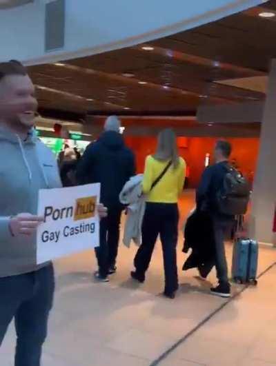 Встречаем друга в аэропорту правильно