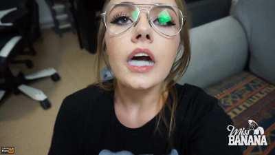 ��Playing itWh Cum