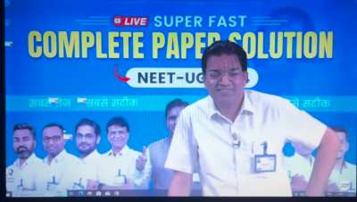 Trauma lelo cuties😘…last year sir ne jo jo bola nhi ho sakta, thik wohi wohi hua 🤓👆🏻