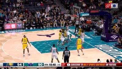 [Highlight] LaMelo with the crafty hook shot over his high school teammate, Isaiah Jackson