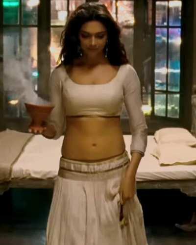 Deepika Padukone navel from Ramleela
