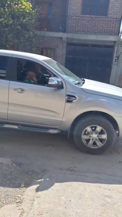 Extraña situación en Salta cuando una mujer pidió un Uber para su hija y llegaron dos sujetos en una camioneta