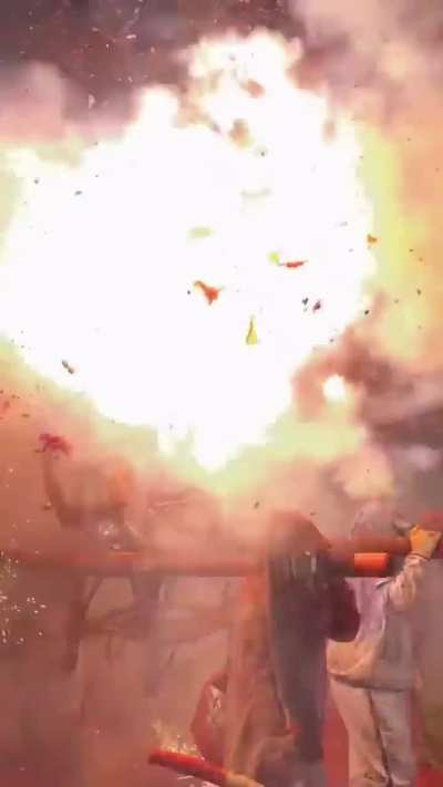 Hepinize iyi geceler delik halkı