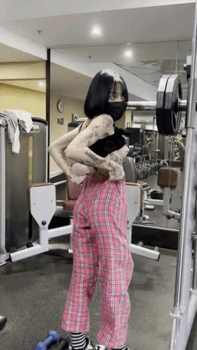 your type of girl in the gym