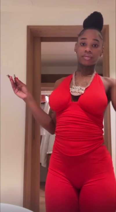 Sexyyred titties & phat pussy👅