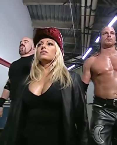 Trish on Raw 10-00 IG