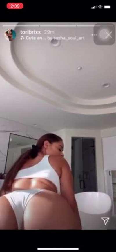 Tori Brixx (@toribrixx)