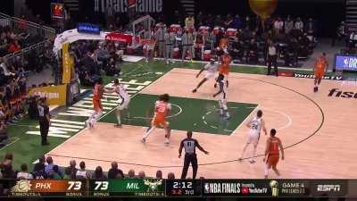 [Highlight] Booker nails the 3 in Connaughton's face