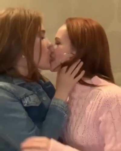 I’m A Simple Man, I See A Red Head, I Upvote.