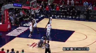 [Highlight] Daniel Theis blows by Mitchell Robinson and throws it down