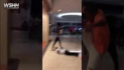 Huge Brawl inside Shopping Mall