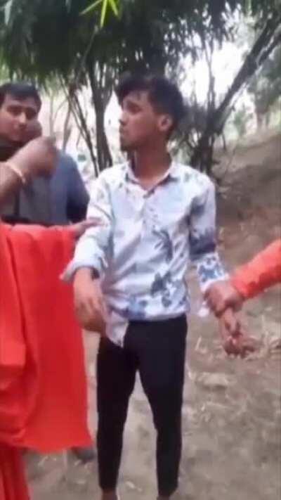 Violent Hindu Nationalist/Hindutva mob beats up a Muslim boy for allegedly dating a Hindu girl.