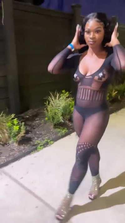 2023 I’m loving me more than ever🥰 Get into this natural body confidence 🖤 Shout out to @calliopebaby for helping me choose this look 🥰🥰🖤 #naturalbody #bodygoals #explorepage #fitnessmodel