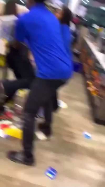 Girl Fight - Two Girls Tear Up Convenience Store As They Throw Hands 1v1 Fight