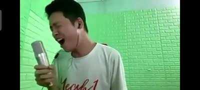 This voice... I love this lol =))