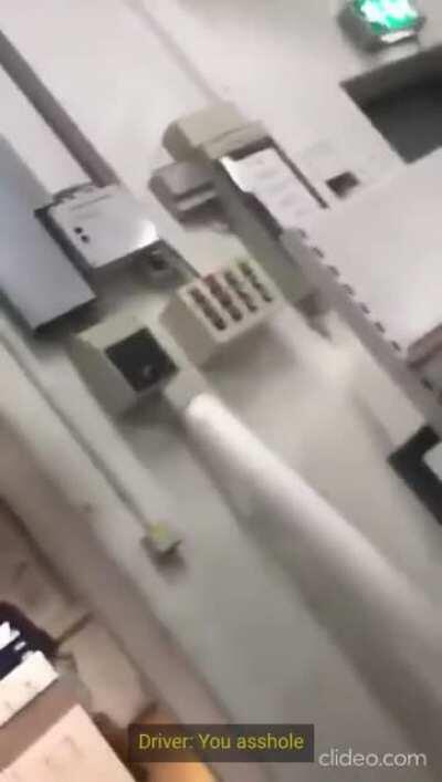 German Warehouse Manager and Polish Truck Driver argue about unloading [Subtitled]