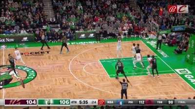 [Highlight] Donovan Mitchell blows up the rim with 2 hands to tie the game at 106