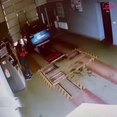 A certified idiot taking his car in for a service