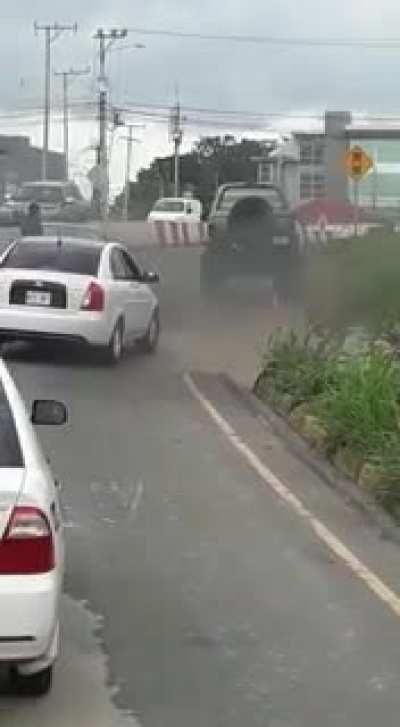 Jugar de intrépido en presas, ¿qué puede salir mal?