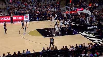 [Highlight] Paolo Banchero dunks on Zach Collins off of a great pass from Wendell Carter Jr.