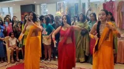 Chup chap enjoy karo bas 🤬