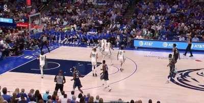 [Highlight] Luka Doncic finesses his way through the Grizzlies for an off-the-backboard alley oop