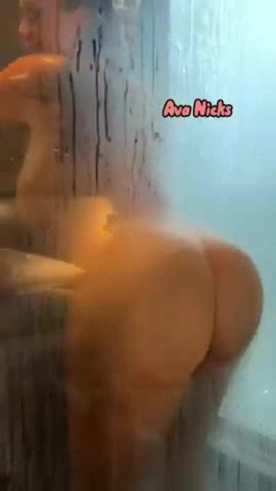 I want this shower glass to be your face. Any volunteers?