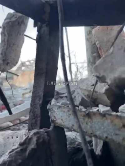 Footage from Krynky that shows temporary hideout of the Ukrainian soldiers