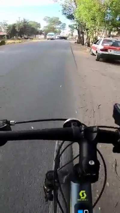 [México] Guy in the van overtaking the truck going on the wrong way makes me get out of the way
