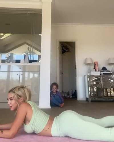 son watching mom’s ass