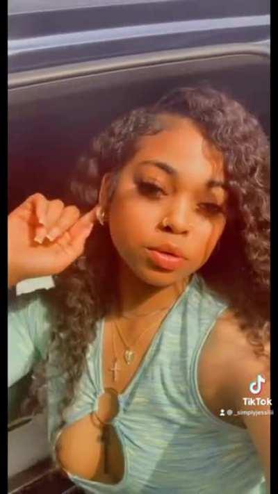 Jessica Valentina (@_simplyjessiiii)