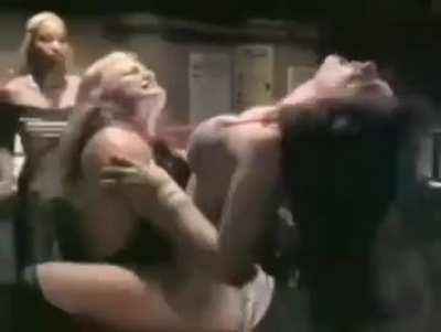 The champion Black Widow dominates Vanessa Harding in her powerful grip