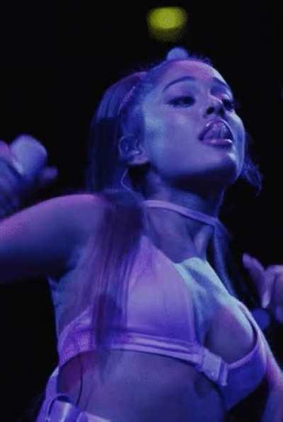 Ariana Grande Bouncing Tits