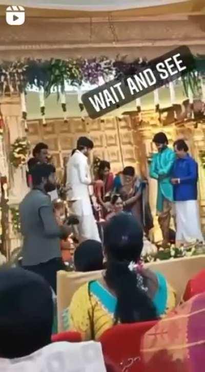 Pakkathu yelaiku payasam!!