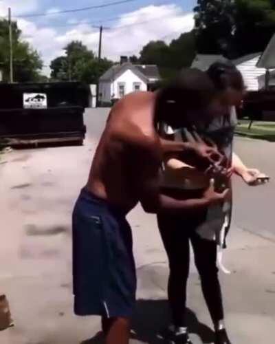 Good Samaritans help kidnapped girl who escaped from Volkswagen in Lexington Kentucky