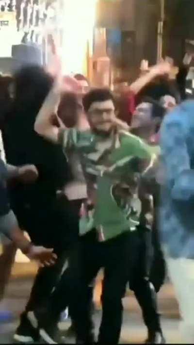 Ispe meme bnao , market m Naya hai